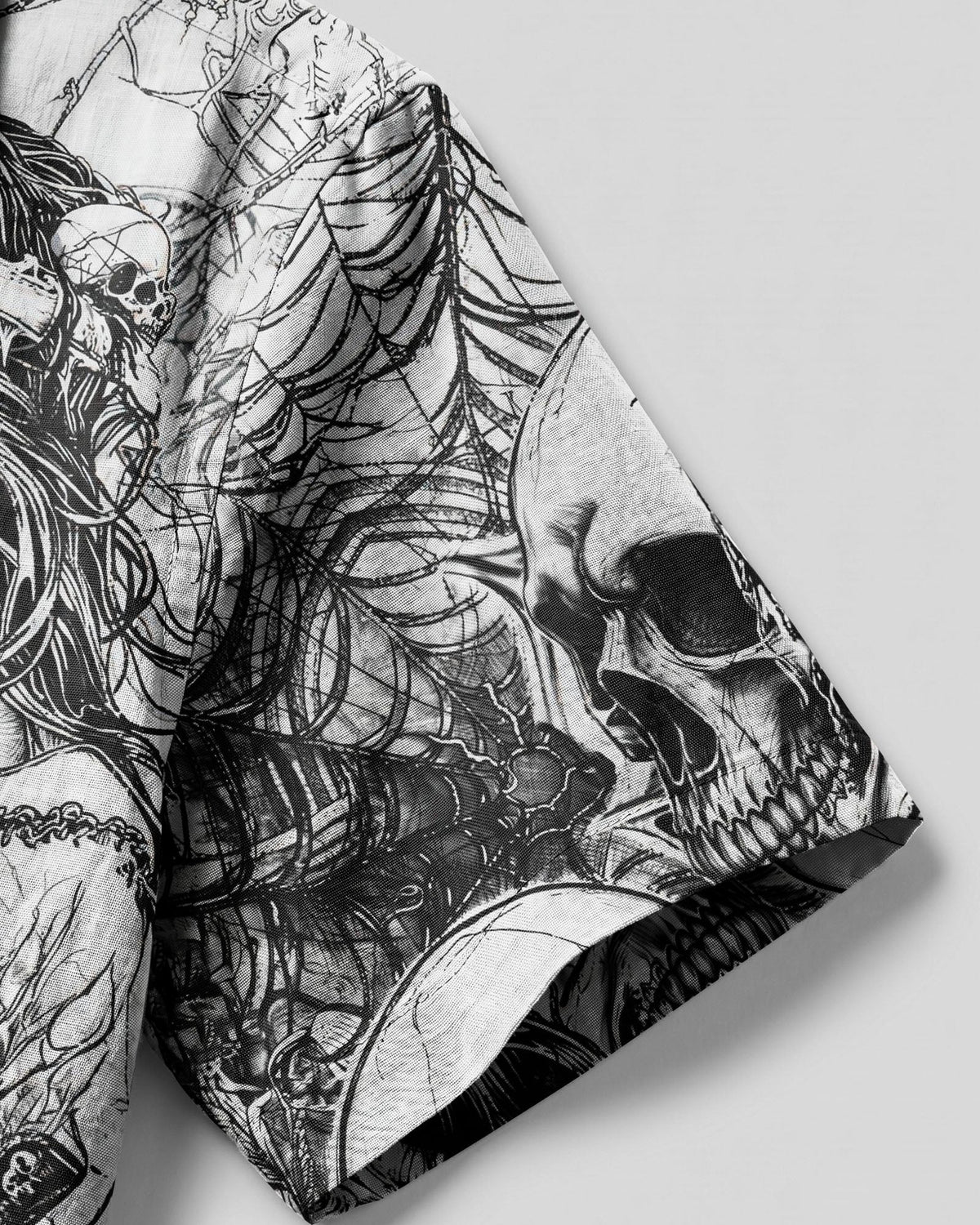 HORROR SKULLS AND SPECTRAL WOMAN CAMP SHIRT - TLHG2906262